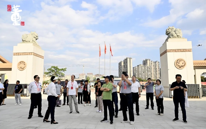 中国报业协会六届四次理事会暨遵义高质量发展党媒大调研活动走进董酒